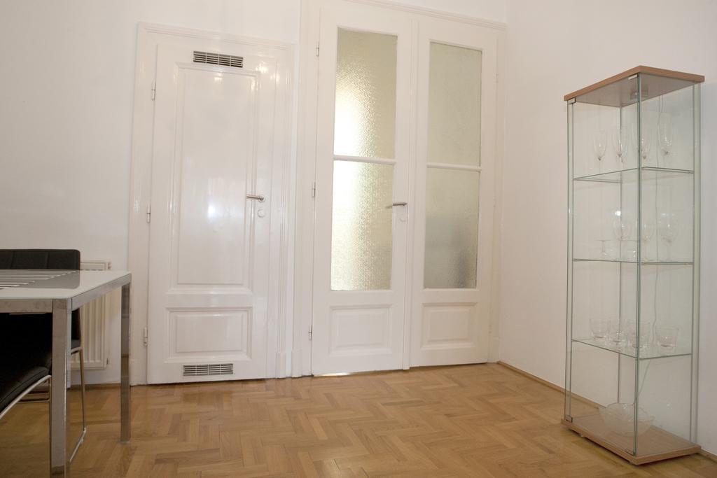 Alice Apartment بودابست الغرفة الصورة