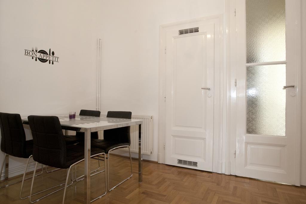 Alice Apartment بودابست الغرفة الصورة
