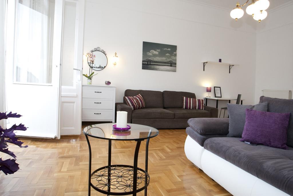 Alice Apartment بودابست الغرفة الصورة
