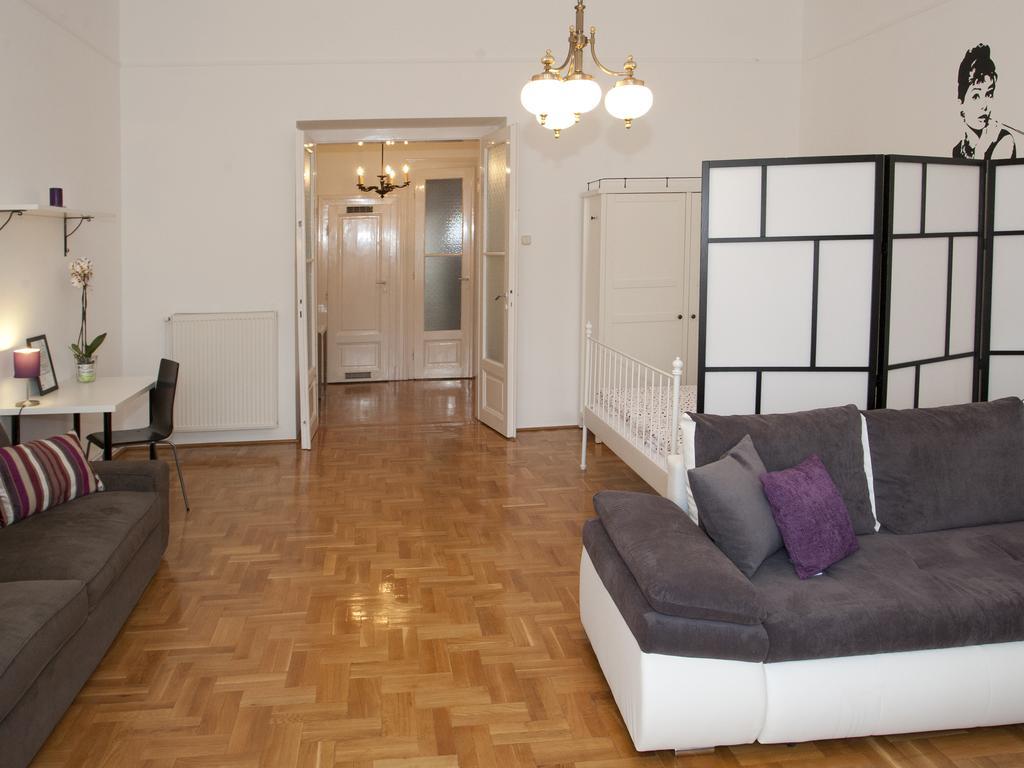Alice Apartment بودابست الغرفة الصورة