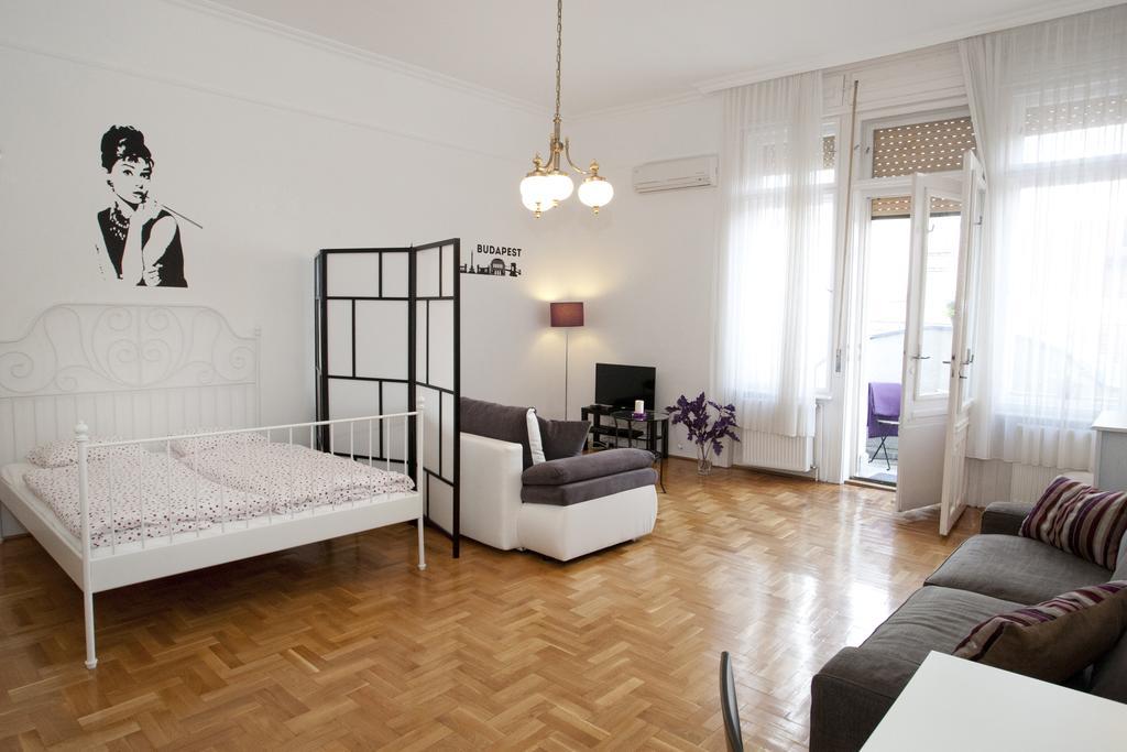 Alice Apartment بودابست الغرفة الصورة